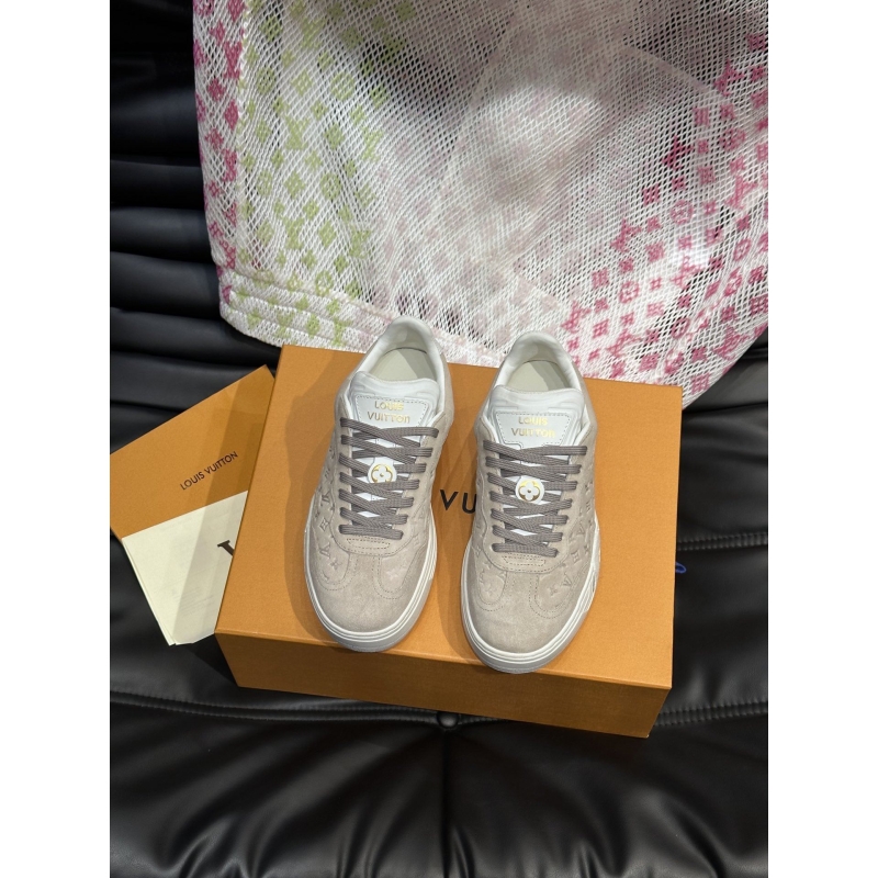 l**is V*t*n sneakers